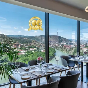 Golden Tulip Design מלון טביליסי