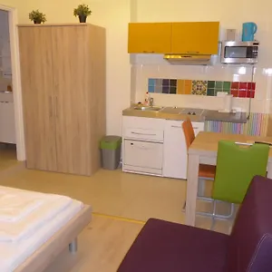 Amber Gardenview Studios מלון דירות בודפשט