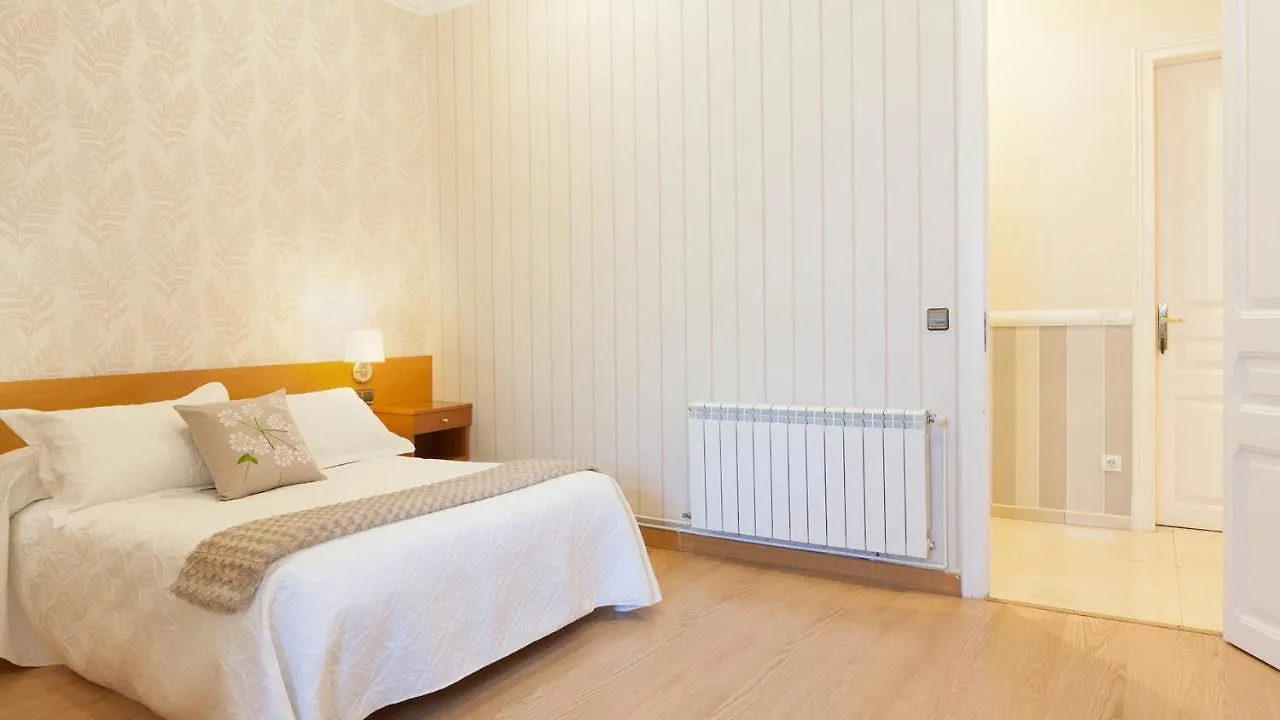 ברצלונה Hostal Oliva בית הארחה